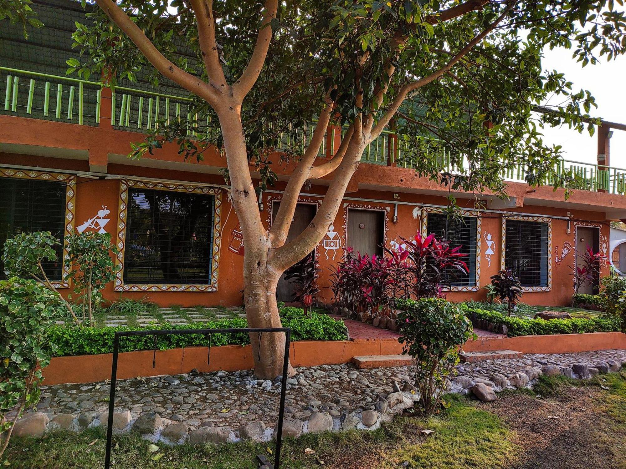 Van Vagdo Resort Rajpipla Zewnętrze zdjęcie
